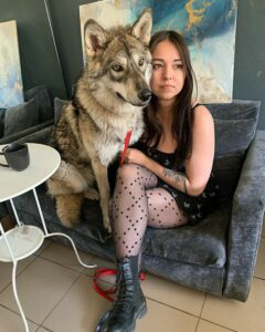 1681989527_932_wolf-left-by-its-mother-lives-with-its-human-family