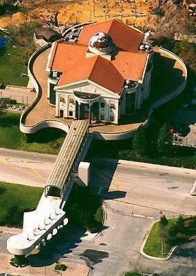 discovering-the-extraordinary-homes-that-defy-conventional-norms-19630-3