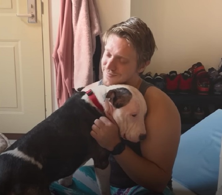 dog-leaning-on-mans-chest dog leaning on man's chest