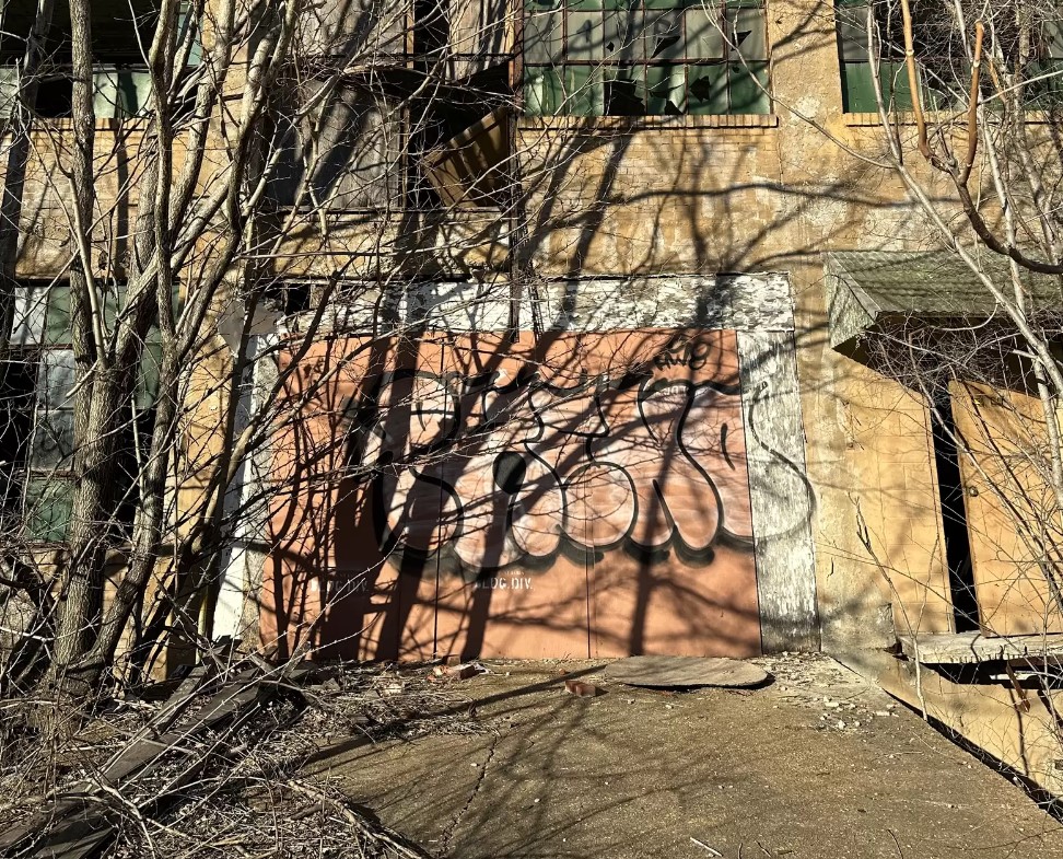 photo-of-an-abandoned-building photo of an abandoned building